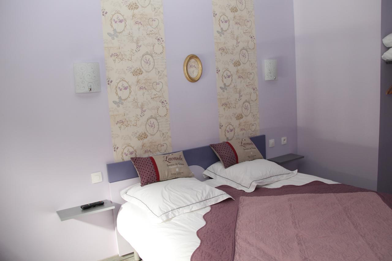 Sous Le Figuier Bed & Breakfast Saint-Simeon-de-Bressieux Exterior photo